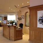 Le Relais Saint Michel فندق