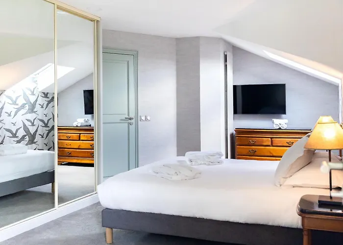 Отель Le Relais Saint Michel 4*