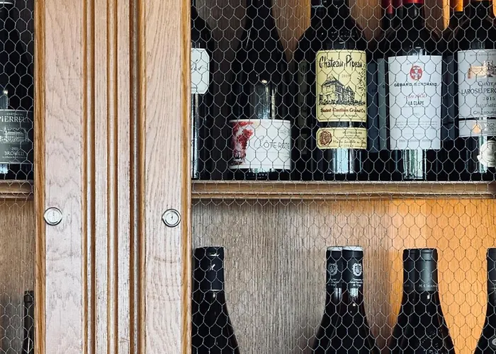 Le Relais Saint Michel Отель 4*