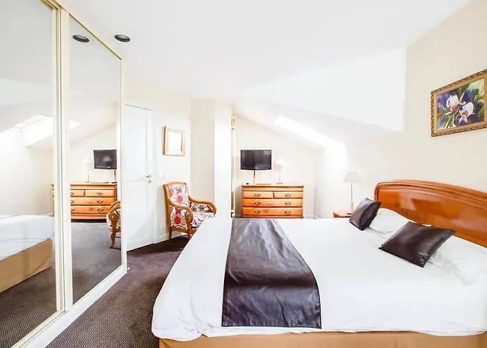 Отель Le Relais Saint Michel 4*