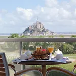 Le Relais Saint Michel Hotel 4*