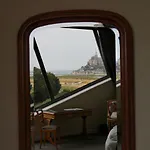 Le Relais Saint Michel Hotel 4*