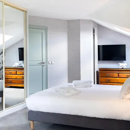 Hotell Le Relais Saint Michel 4*