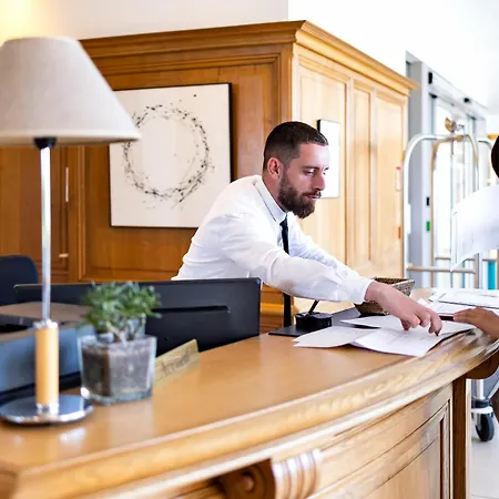 Hotell Le Relais Saint Michel 4*