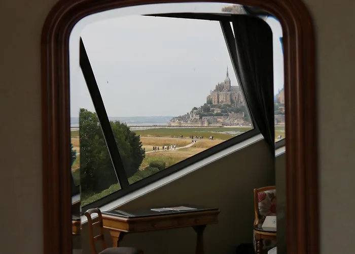 Le Relais Saint Michel מלון 4*